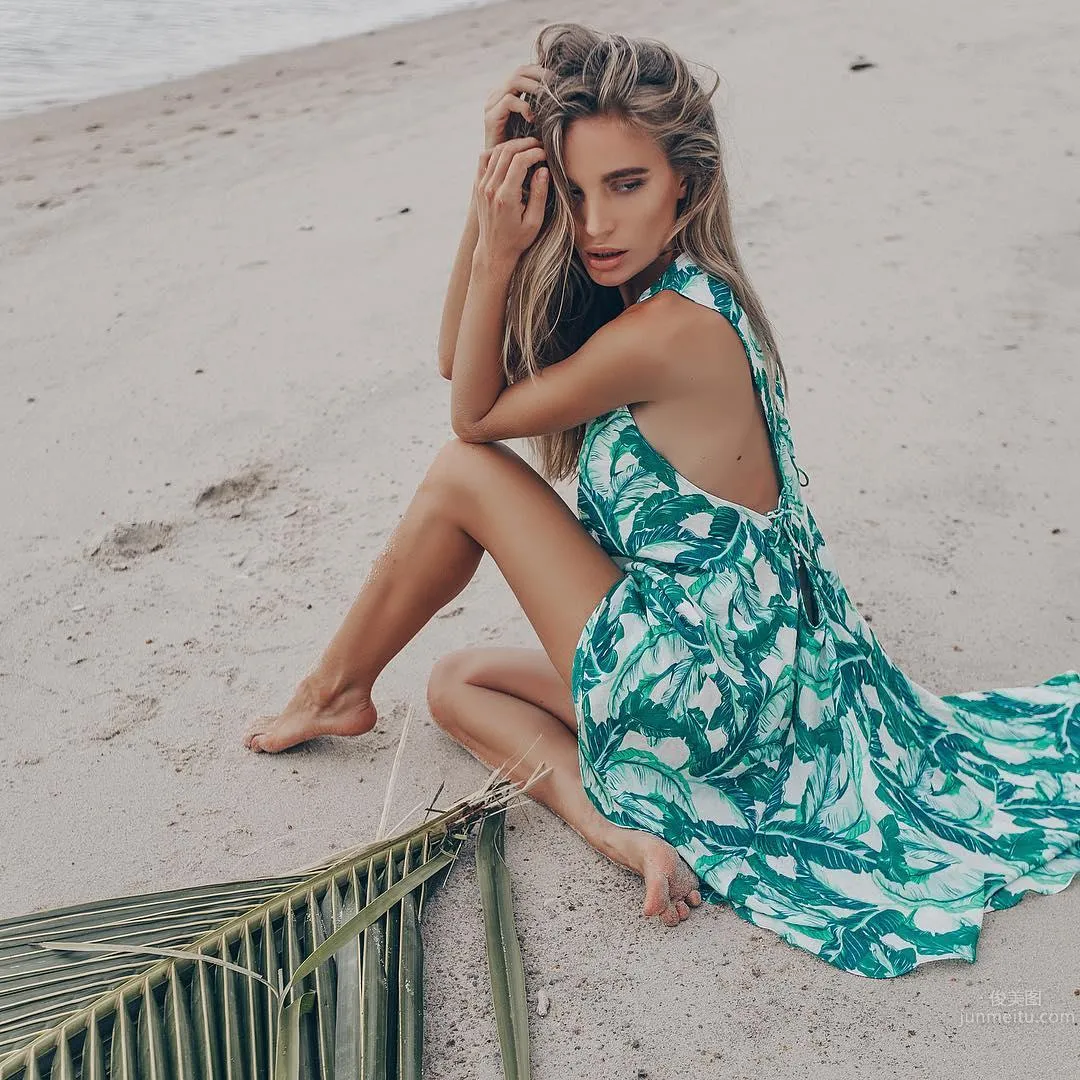 Complete Elegance Victory! Angel Beauty Greta Buz in a One-Piece Swimsuit Releases a Side Leak photo 16