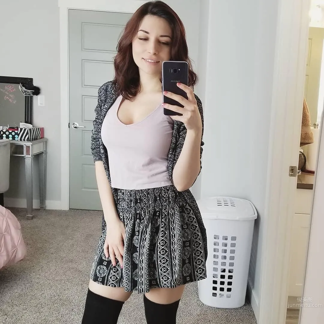 Want to Battle Together! Video Game Streamer Girl "Alinity Divine" Fresh and Natural photo 34