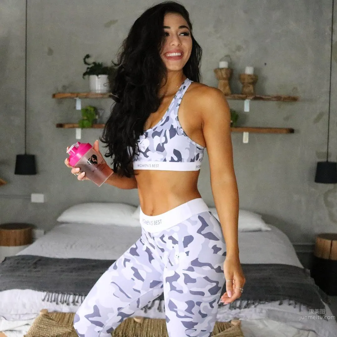 Danielle Robertson: Photo Set 2025 photo 38
