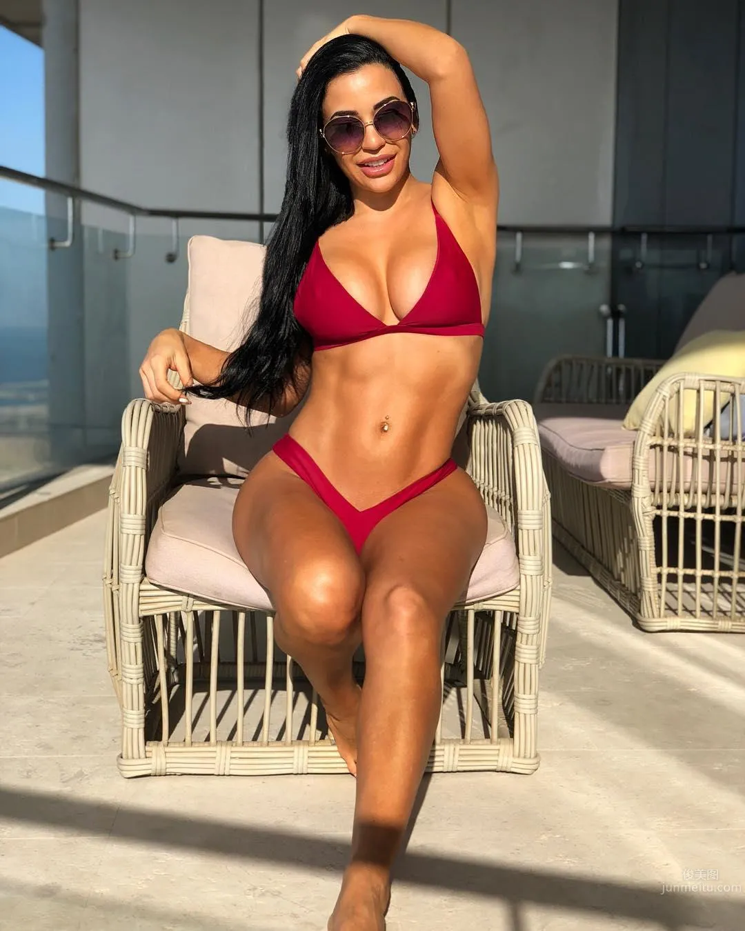 The Temptation of a Local Mom! The Auntie Has a Hot Body and Shows Off Her Round Curves with Overwhelming Presence photo 18