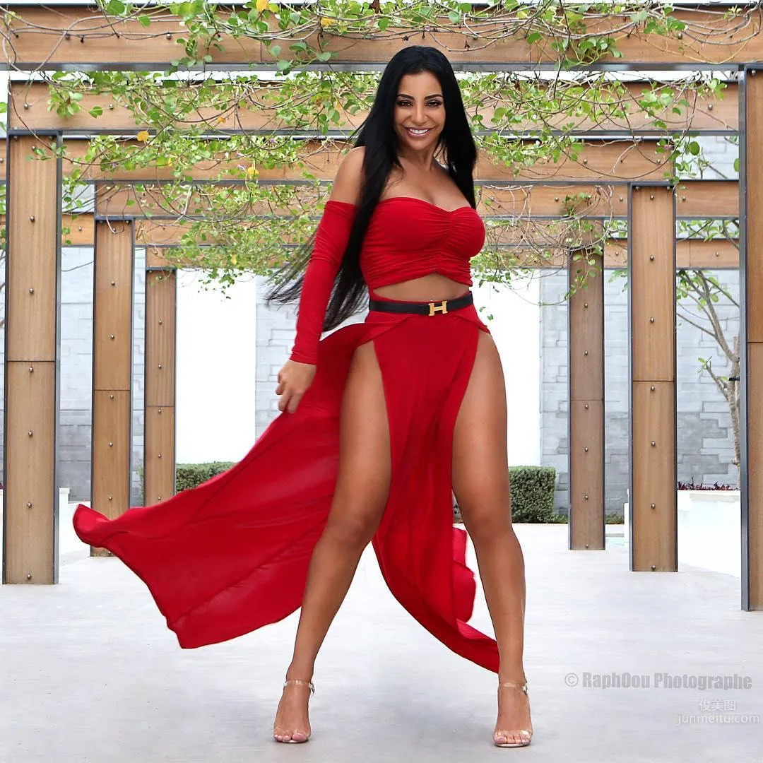 The Temptation of a Local Mom! The Auntie Has a Hot Body and Shows Off Her Round Curves with Overwhelming Presence photo 43