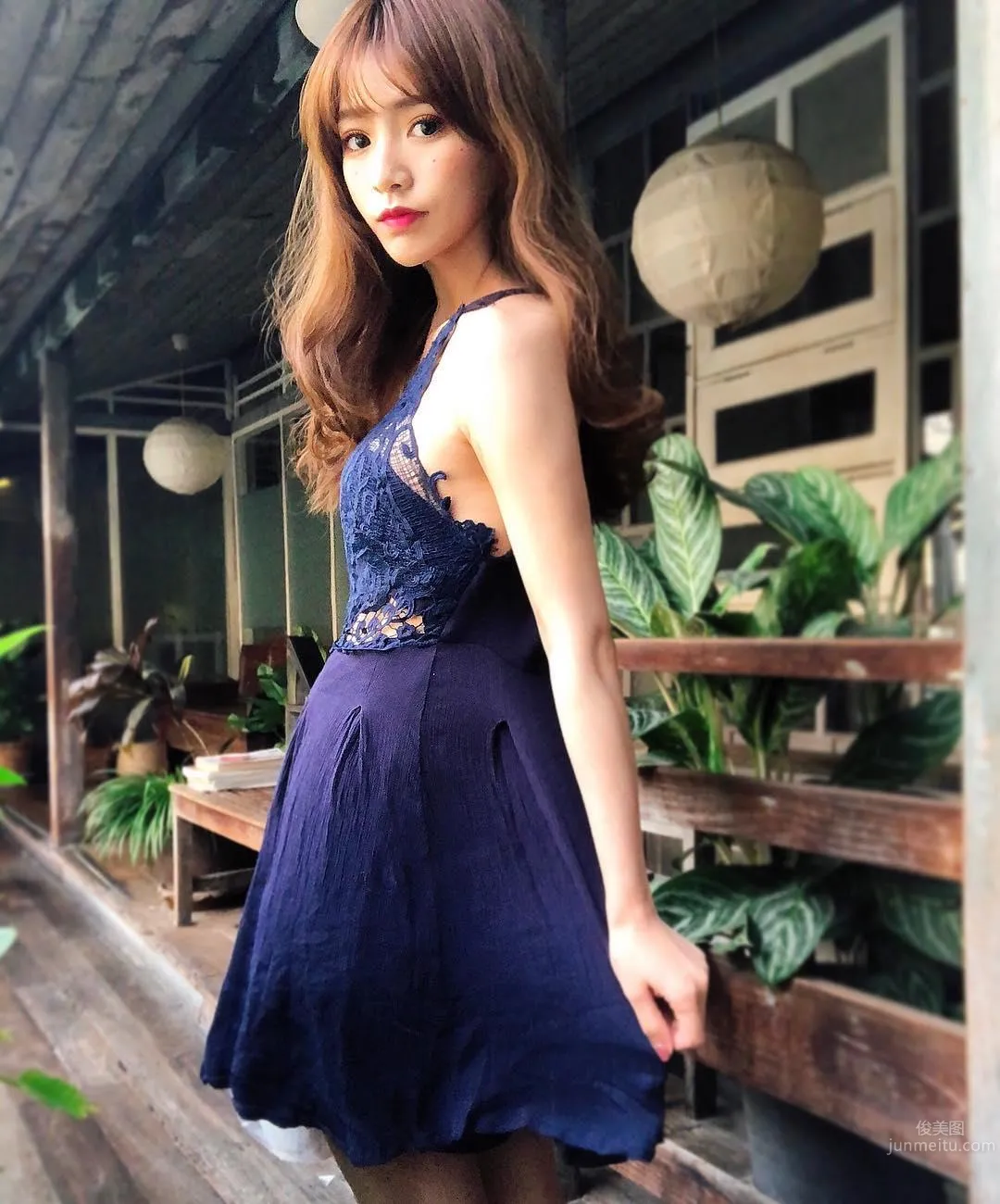 EVA Air Pretty Flight Attendant Fafa Shows Off Sexy Deep V Cleavage photo 13