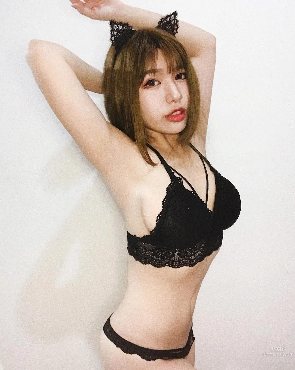 sarre Mihaisha, Stunning Young Model and Anchorwoman photo 2