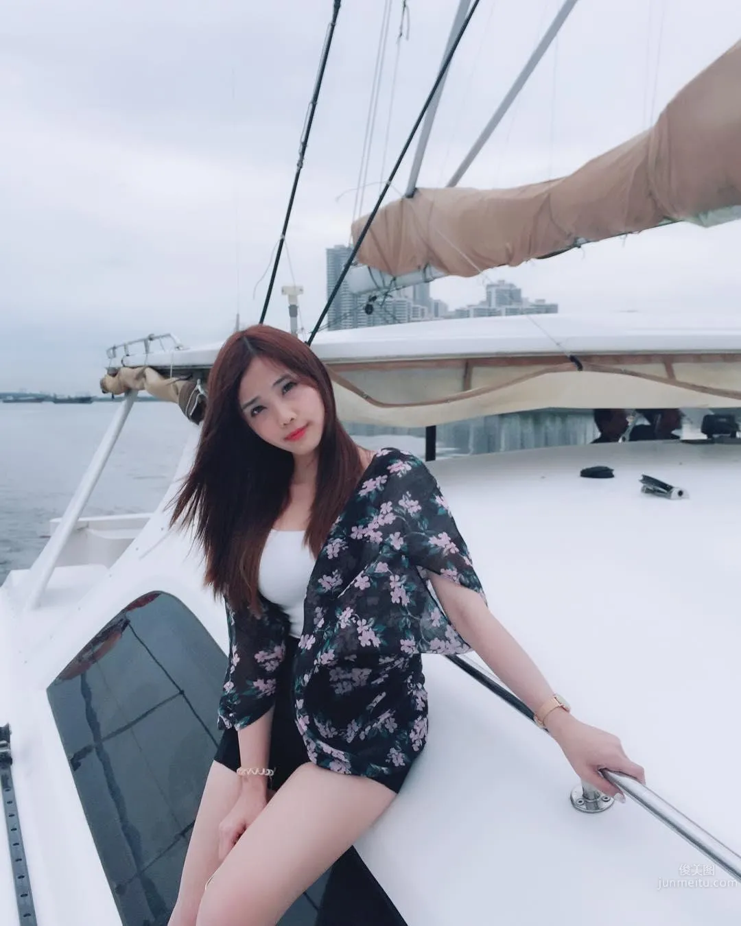 Malaysian Beauty Rainy Lly, Girl with Full Elegance and Great Figure photo 12