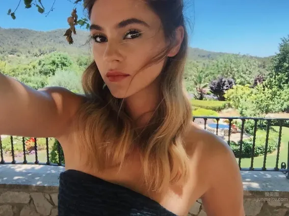 氣質甜心「Stefanie Giesinger」下身失蹤逆天長腿現形