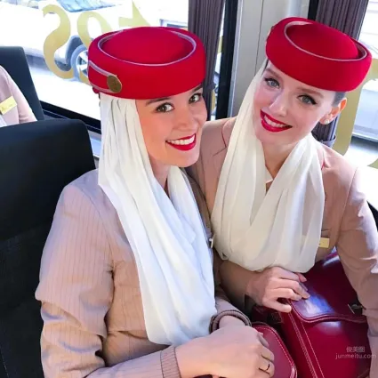 氣質完勝！「阿聯酋航空空姐」天使顔絕美的不科學