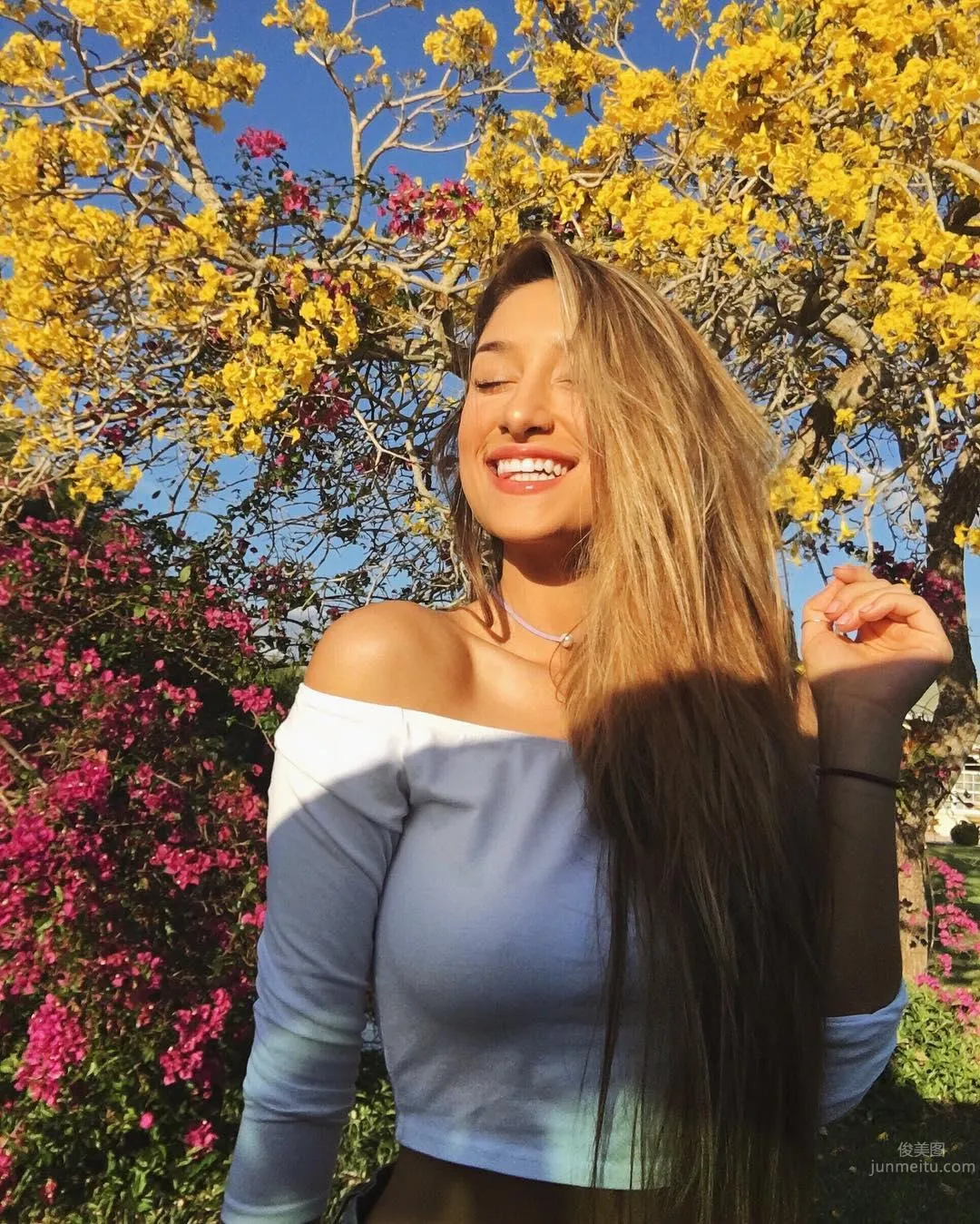 Savannah Montano, Hot Girl with Incredible Body Curves photo 7