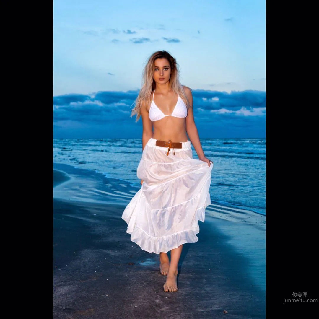 Beauty Wins Completely! Elegant Beauty Meaghann Appling Sexy Charm Erupts photo 4