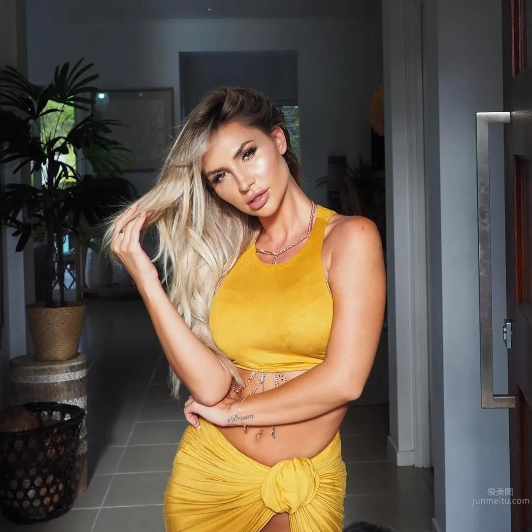 Enthralled! Chocolate Beauty "Rosanna Arkle" Firm and Peachy Curves on Full Display photo 5