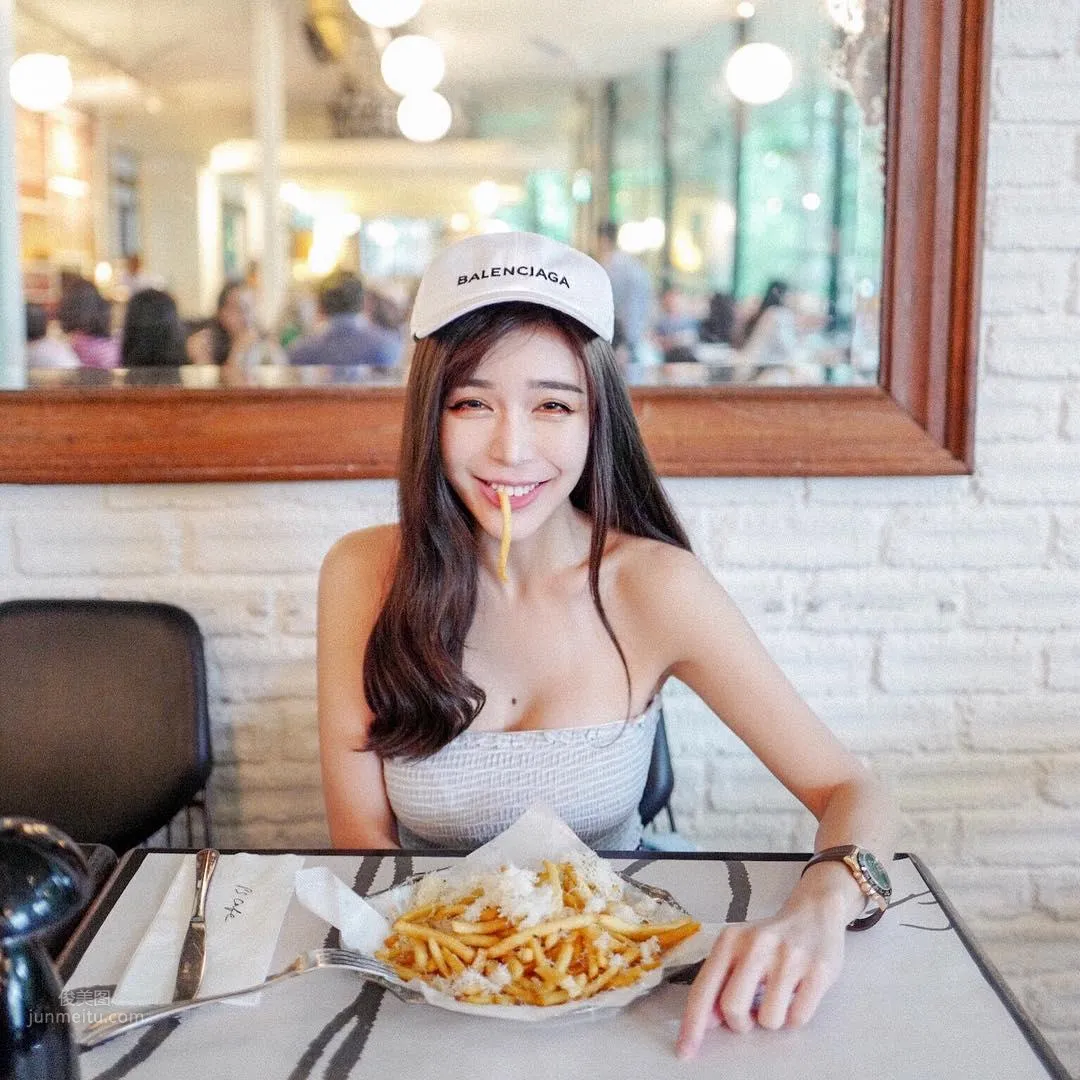 Malaysian Girl Amanda Seet "Big Chest, Big Mole"! photo 13