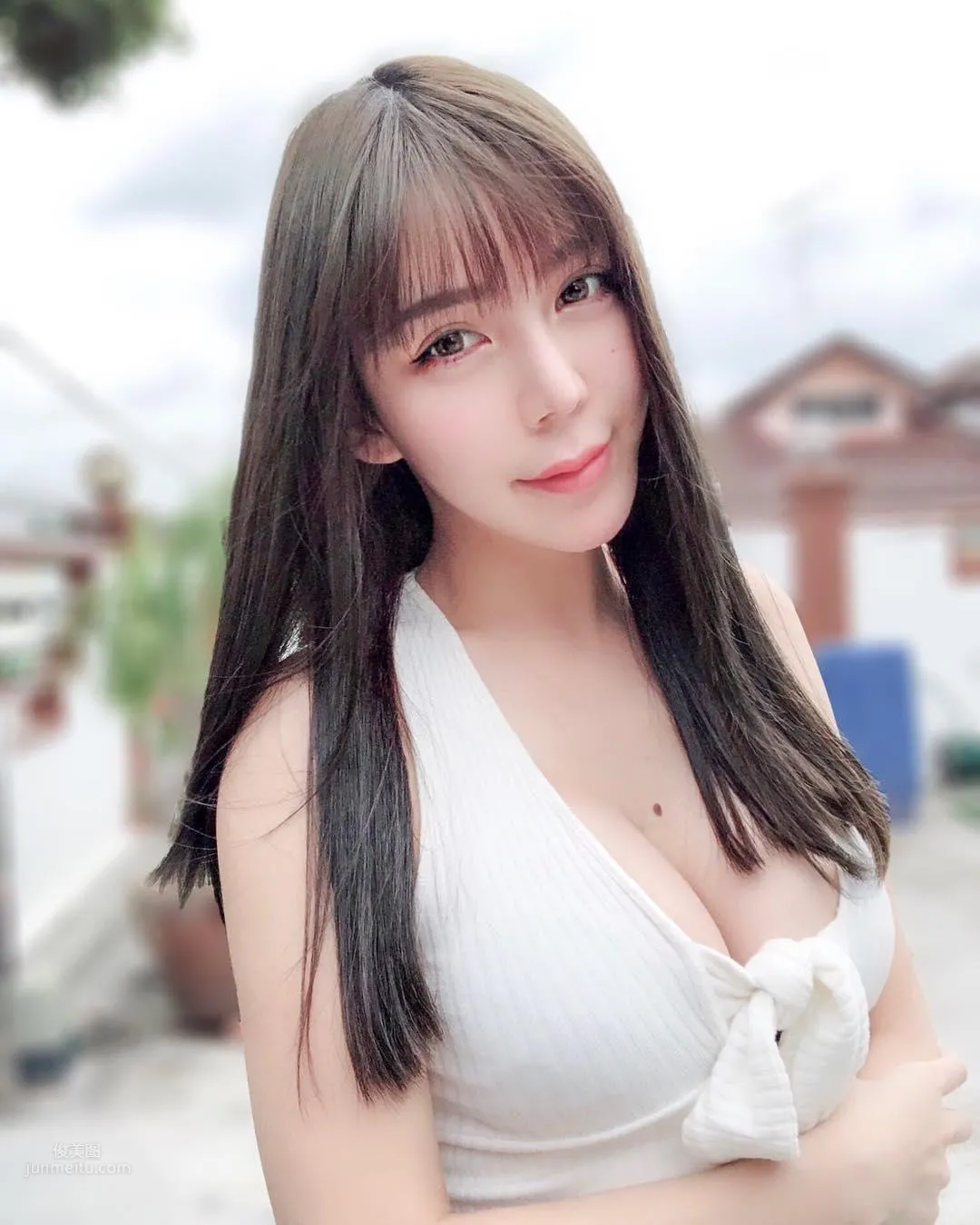Malaysian Girl Amanda Seet "Big Chest, Big Mole"! photo 4