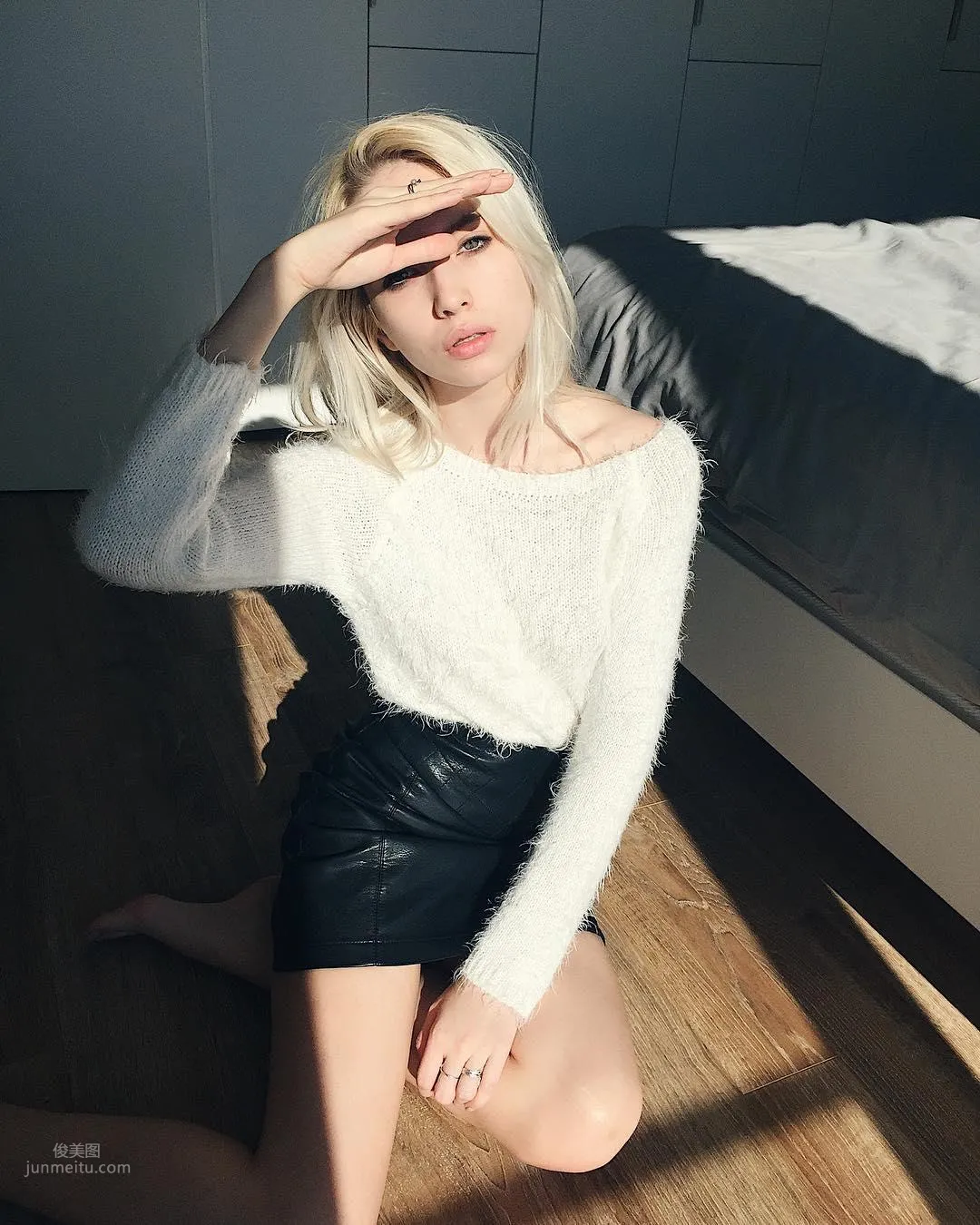 Monica Wasp, an Artist Both Herself and Her Works Are Very Sexy photo 12