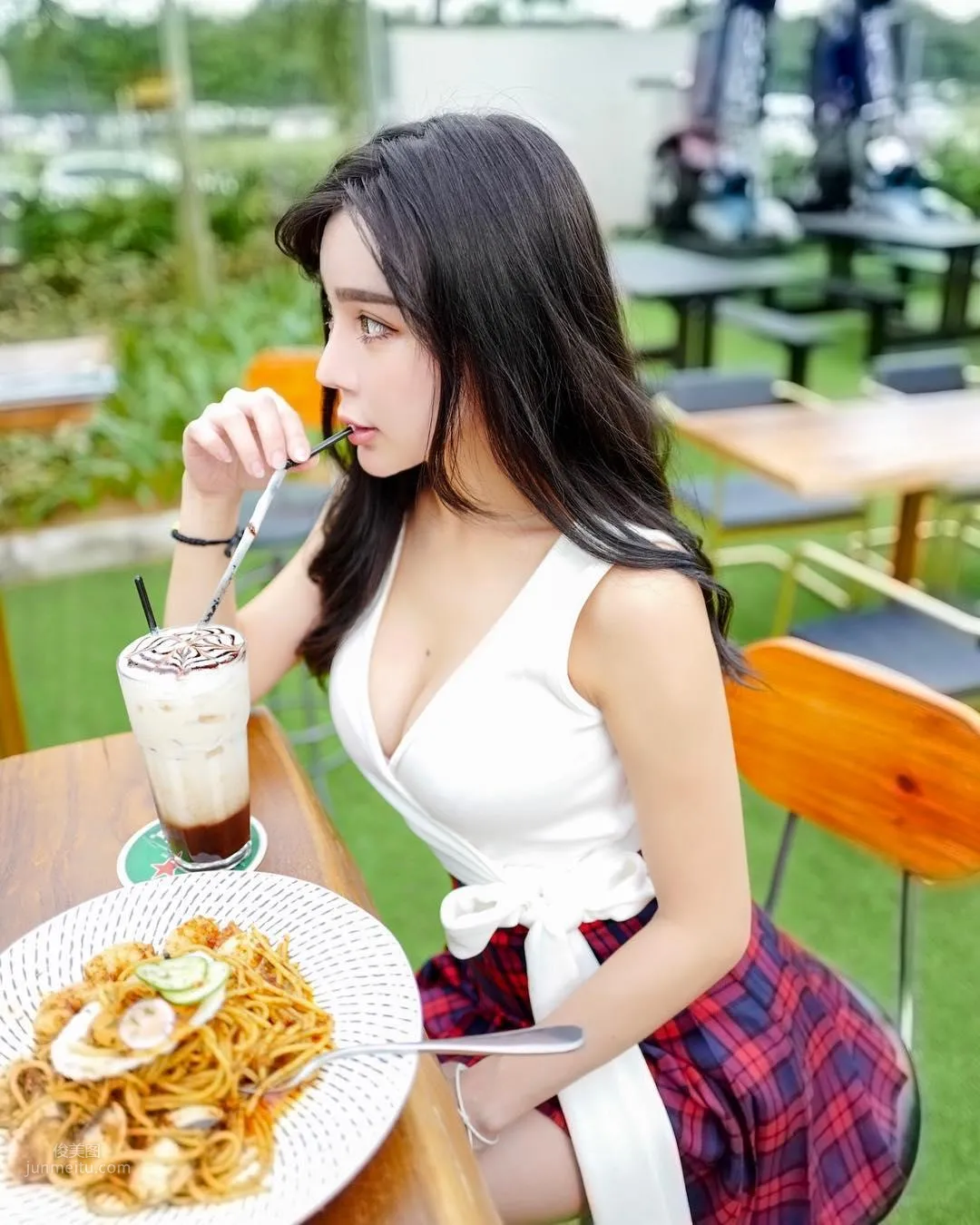 Malaysian Girl Amanda Seet "Big Chest, Big Mole"! photo 34