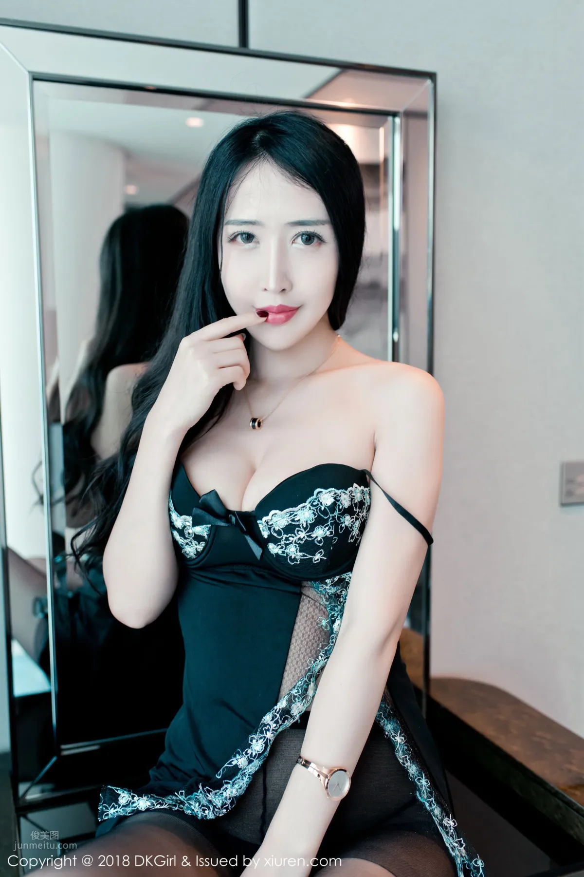 Long-Legged Beauty Yu Gongzhu, Workplace OL Black Stockings Temptation photo 22