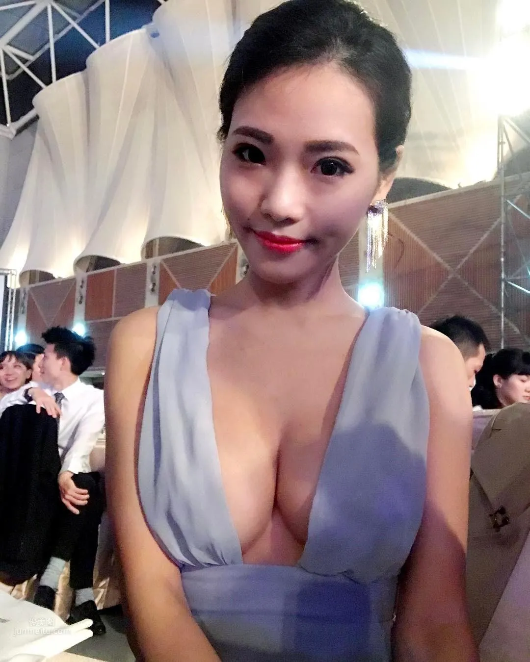 鼎泰豐正妹員工「黃淑萌」 比基尼爆出大白包子！ 7