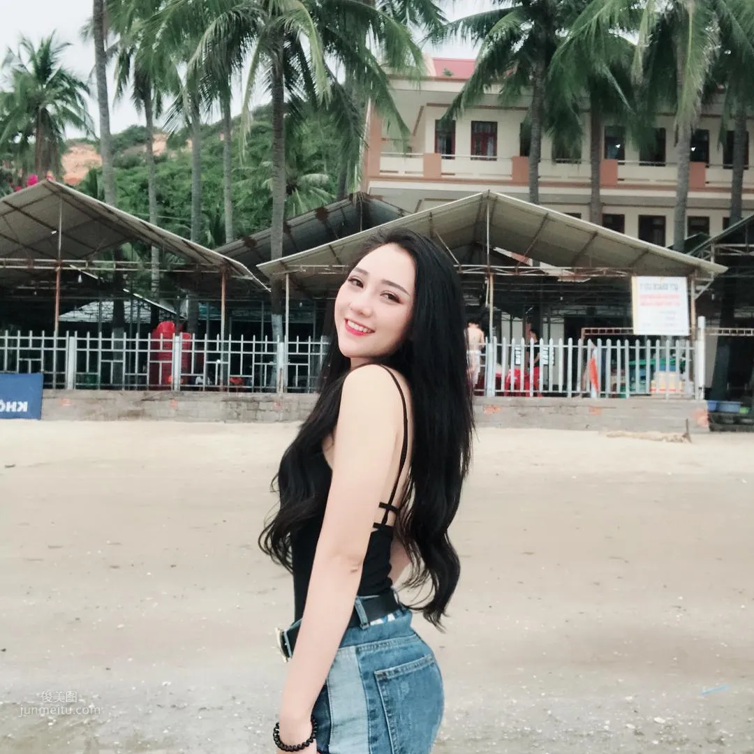 Met a Fair-Skinned Volleyball Girl on Vacation! Showing Off Her Slim Waist While Playing photo 8