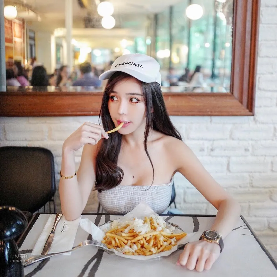 Malaysian Girl Amanda Seet "Big Chest, Big Mole"! photo 15