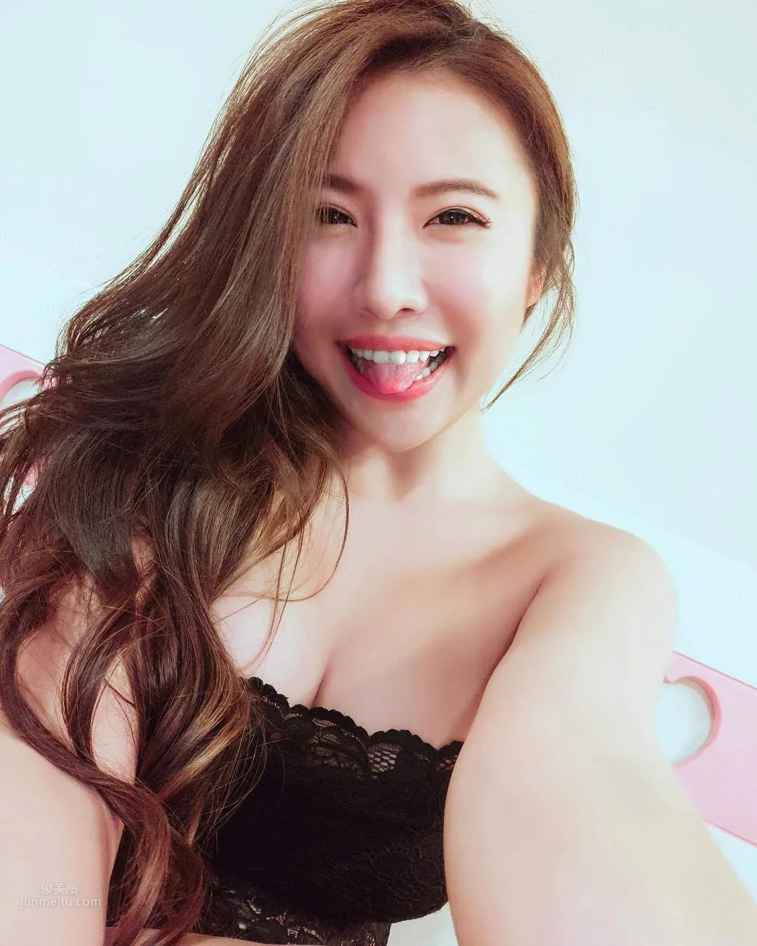 張恬甄- 激辛！特辣台灣歐派妹渾圓蜜桃臀 18