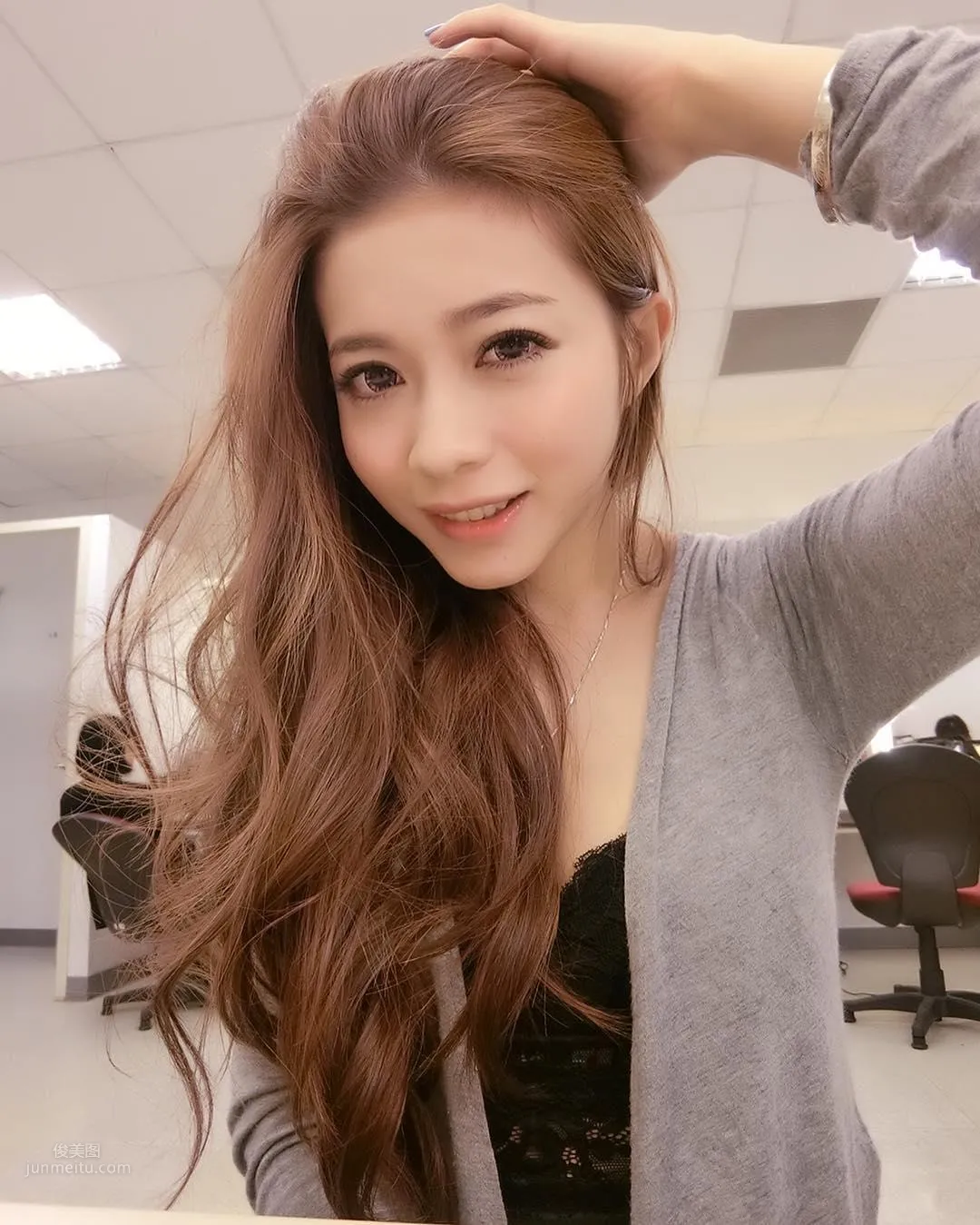Xue Ruhan - E-Cup Racing Queen, Super Impressive Bust photo 5