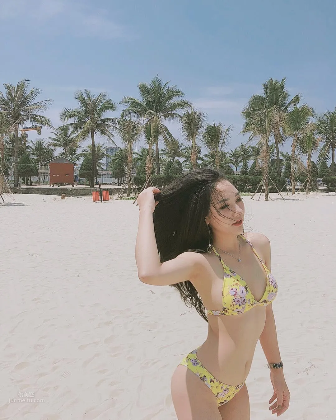 Met a Fair-Skinned Volleyball Girl on Vacation! Showing Off Her Slim Waist While Playing photo 16
