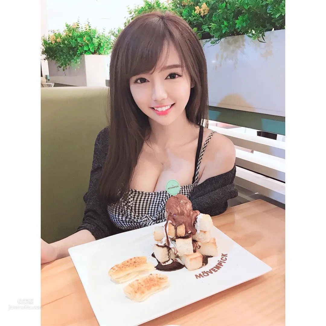 丘涵Joanne最新比基尼照 超完美身材真在太不科学_5