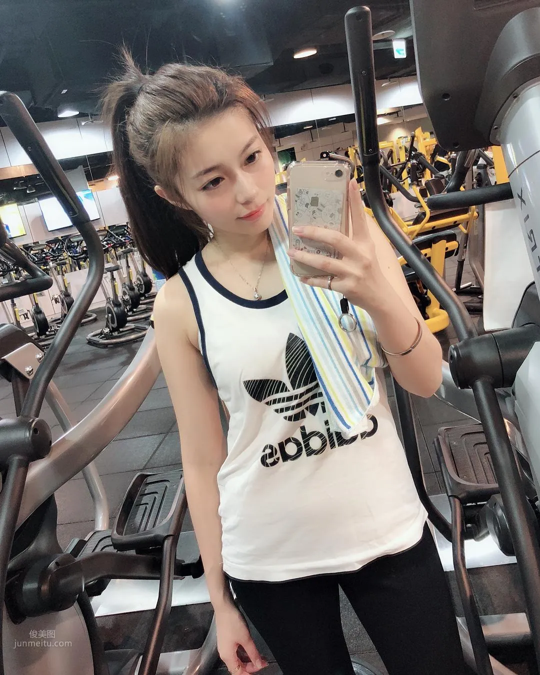 Xue Ruhan - E-Cup Racing Queen, Super Impressive Bust photo 27