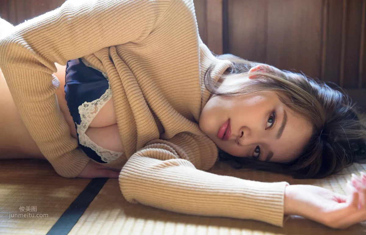 Sayaka Tomaru - 2017 Japanese Weekly Magazine Photo Collection photo 14