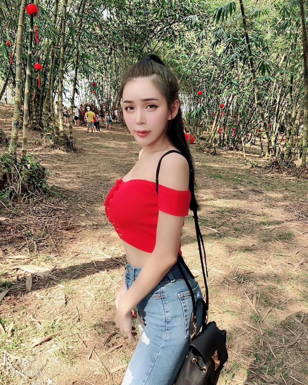 Malaysian Girl Amanda Seet "Big Chest, Big Mole"! photo 3