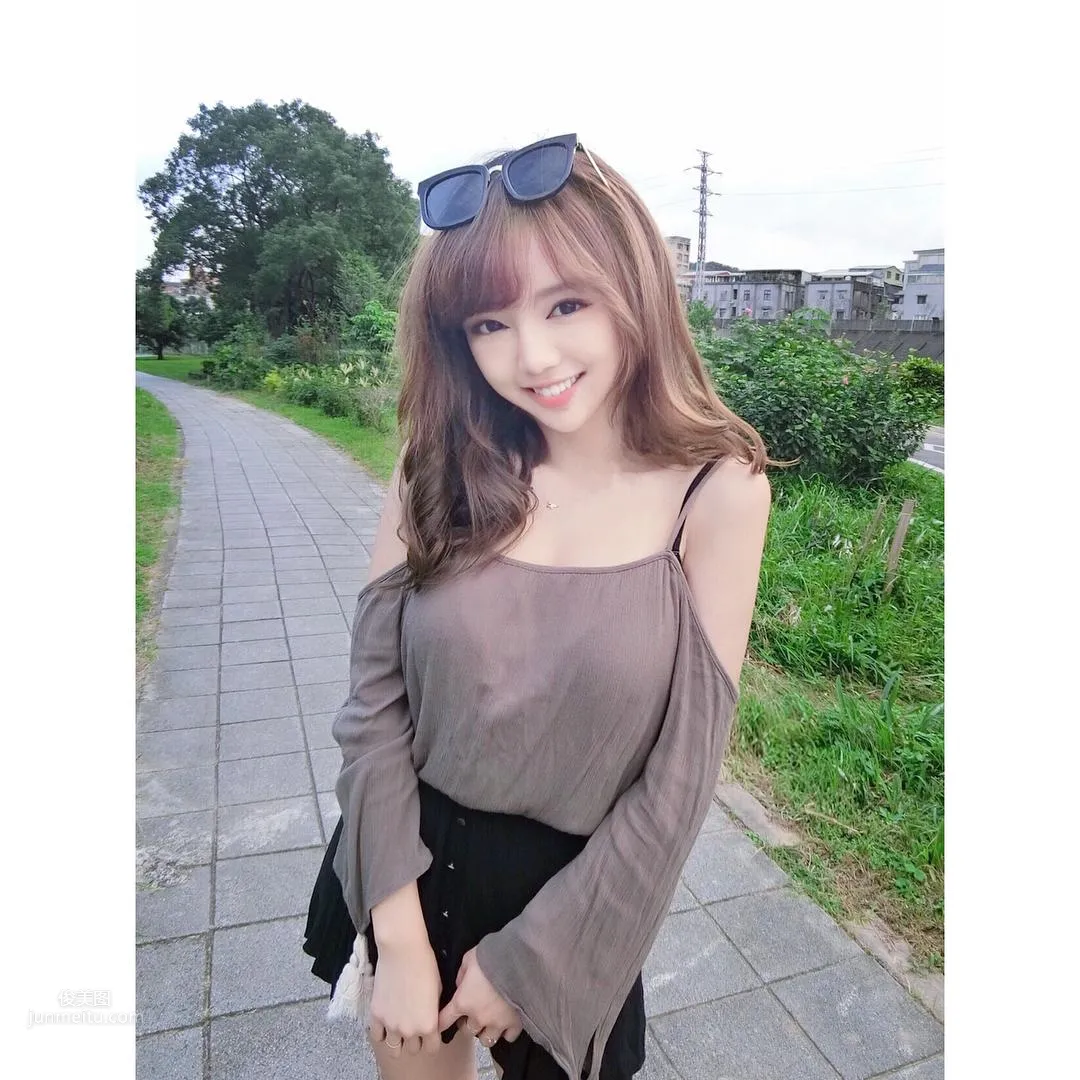 丘涵Joanne最新比基尼照 超完美身材真在太不科學 4