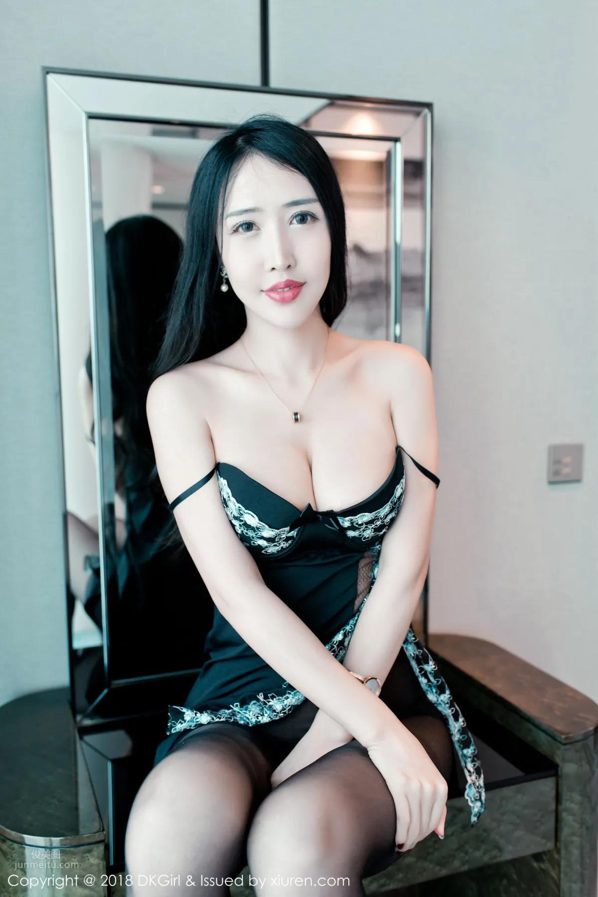Long-Legged Beauty Yu Gongzhu, Workplace OL Black Stockings Temptation photo 24
