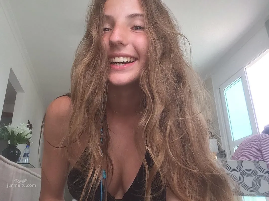 17歲的巴西妹Victoria 超胸曬痕過目不忘 5