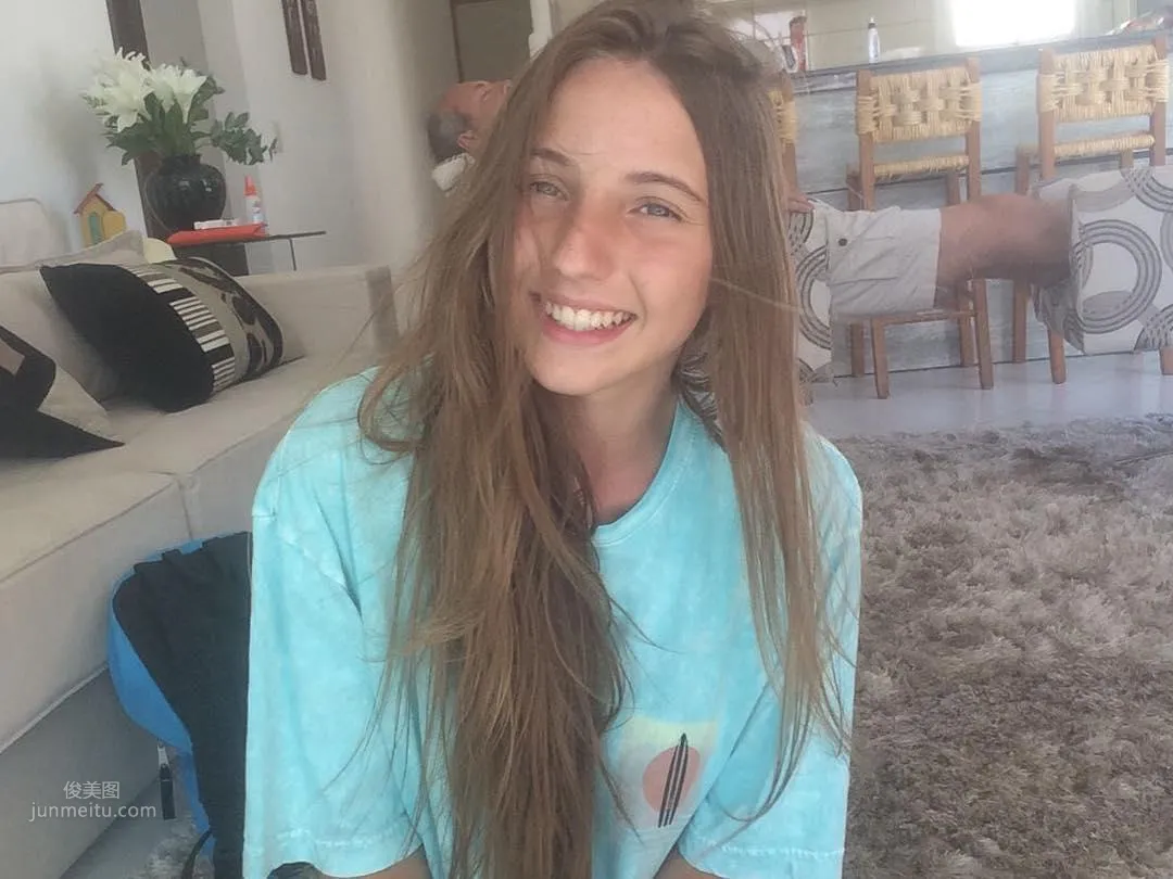 17歲的巴西妹Victoria 超胸曬痕過目不忘 16