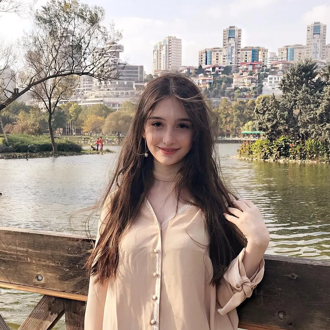 17岁土耳其少女ilayserah 宛如赫本再世轰动网友_12