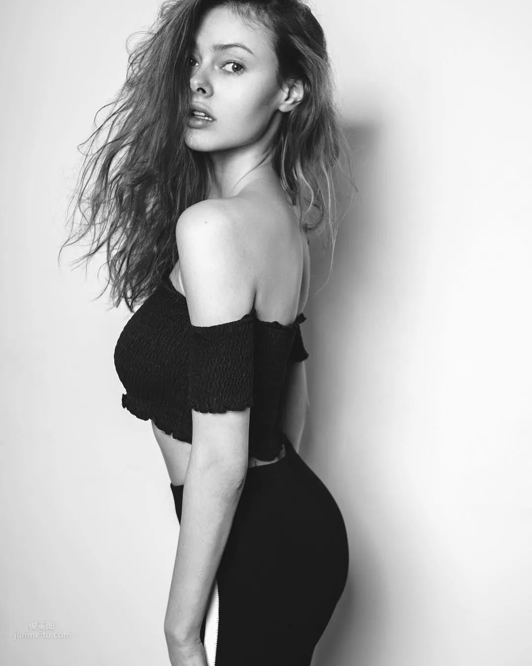 波兰队出局！妹子Alexandra Ola Kaczmarek性感身躯来安慰_10