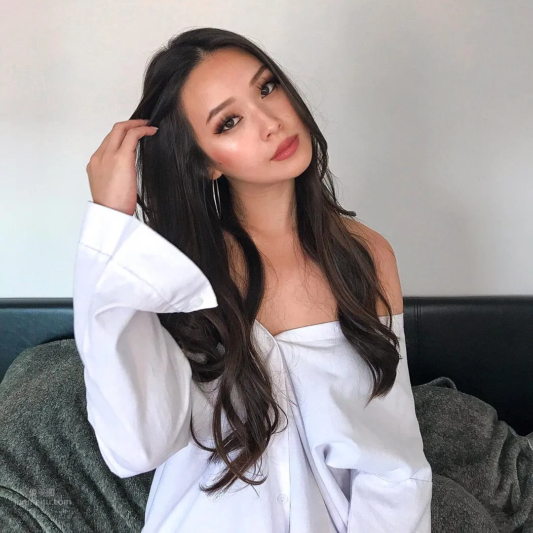 Singapore Internet Celebrity Tessasus Challenges Various Clothing Materials photo 30