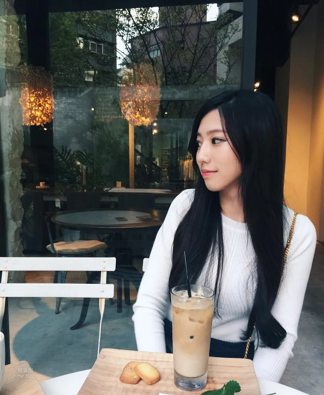 最美汽車接待員蔡芳婷 天使臉孔魔鬼身材誰能擋？ 7