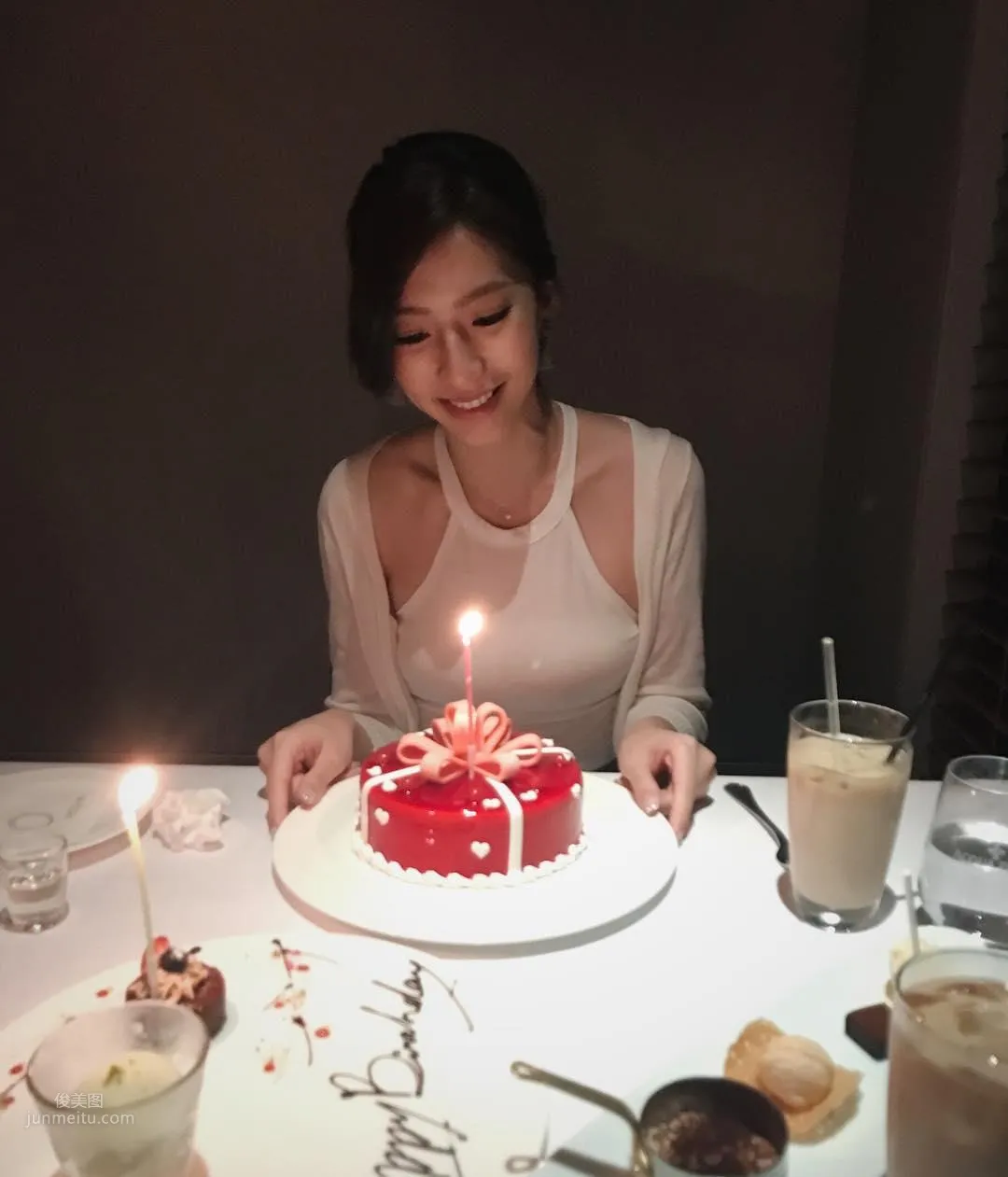 最美汽車接待員蔡芳婷 天使臉孔魔鬼身材誰能擋？ 10