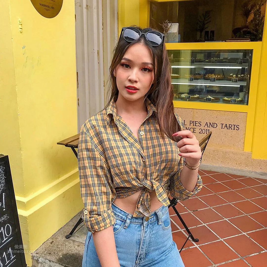 Singapore Internet Celebrity Tessasus Challenges Various Clothing Materials photo 42