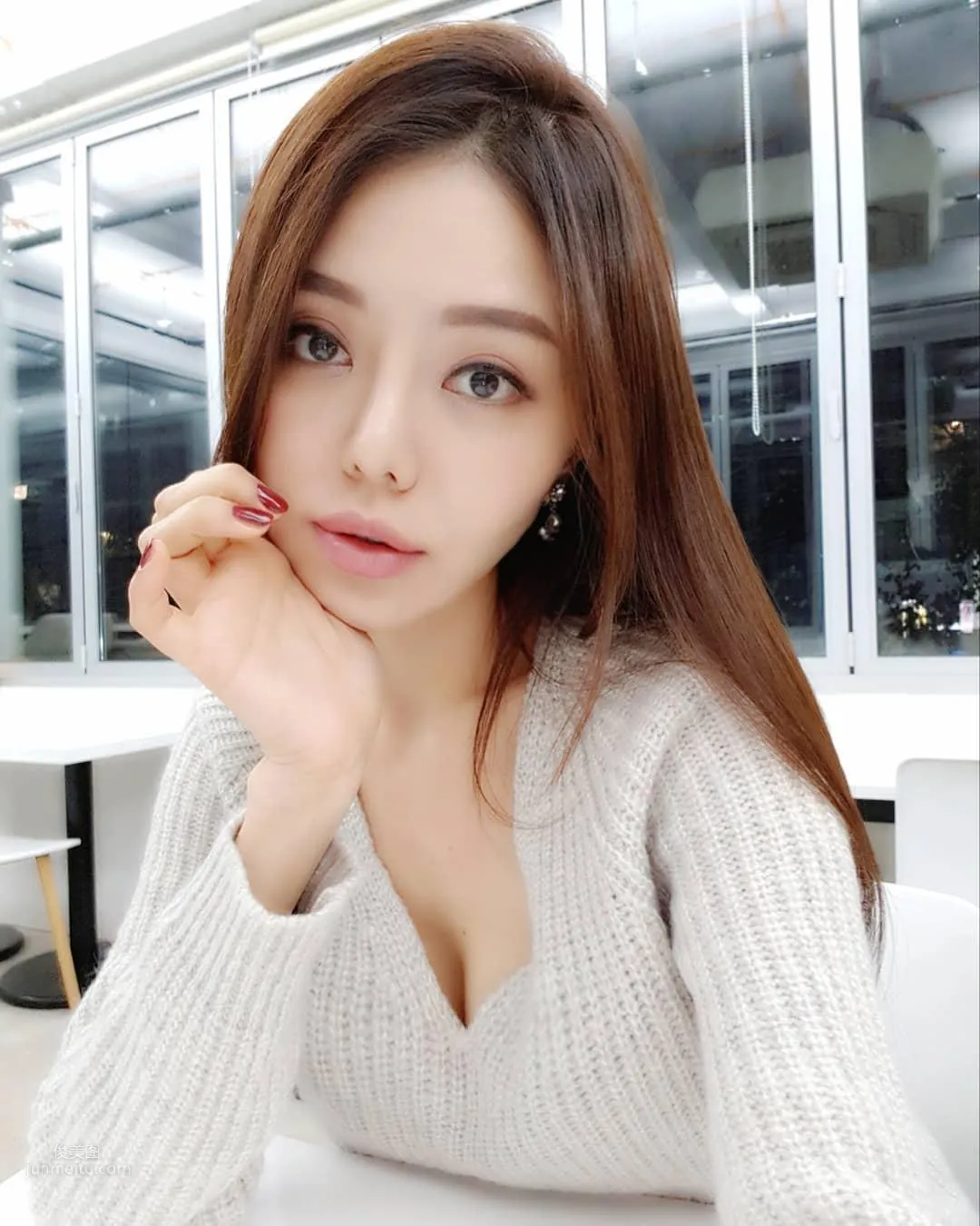 Angelakim, South Korean Sexy Sister with Unscientific Swelling on Her Chest photo 9