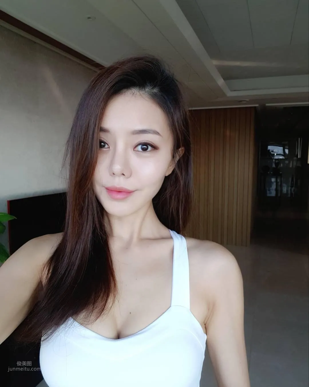 Angelakim, South Korean Sexy Sister with Unscientific Swelling on Her Chest photo 7