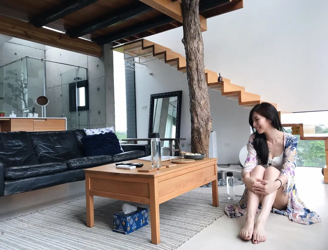 最美汽車接待員蔡芳婷 天使臉孔魔鬼身材誰能擋？ 18