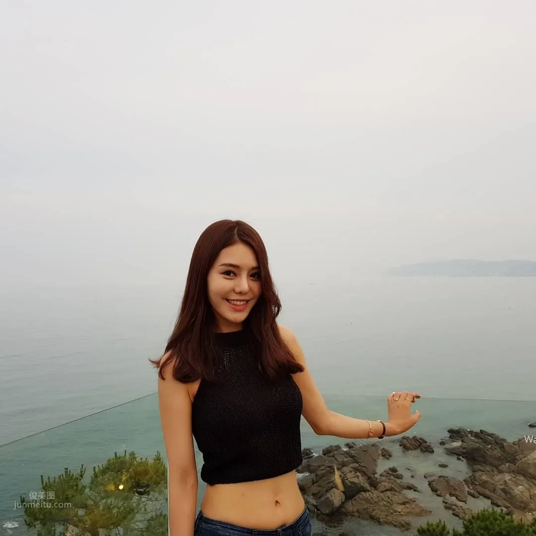 Angelakim, South Korean Sexy Sister with Unscientific Swelling on Her Chest photo 2