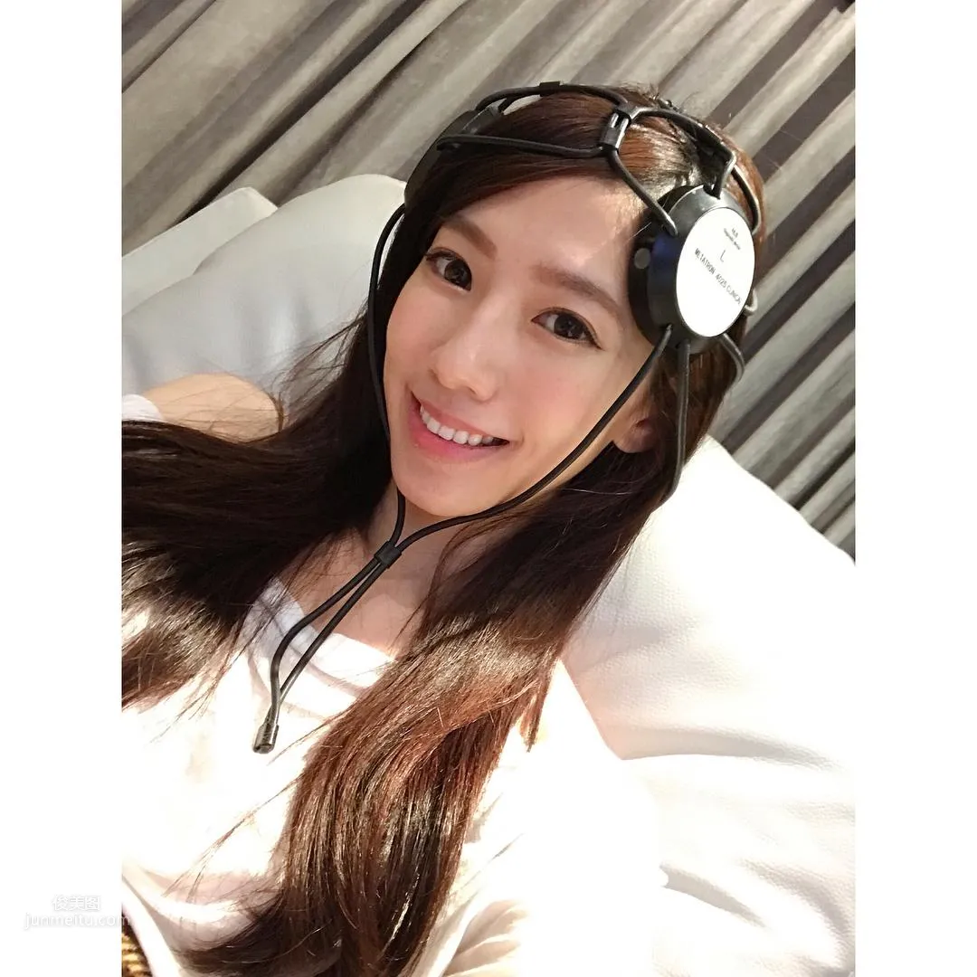 最美汽車接待員蔡芳婷 天使臉孔魔鬼身材誰能擋？ 30