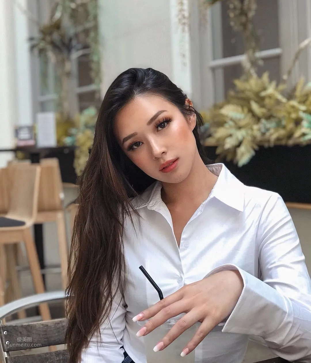 Singapore Internet Celebrity Tessasus Challenges Various Clothing Materials photo 37