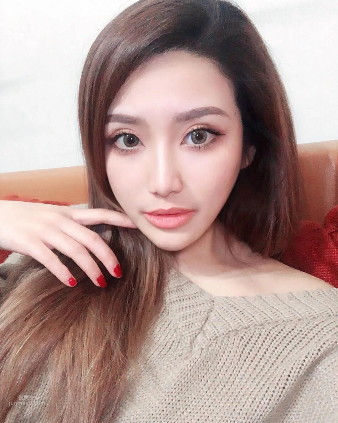 Taiwan Gina Qiu Yunjing Camisole and Small Vest Eating Dessert photo 8