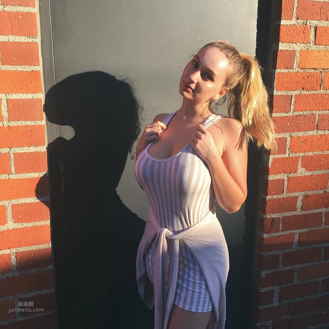 Anya Nicolodi, New IG Queen Model, Golden Hair and Fair Skin photo 16