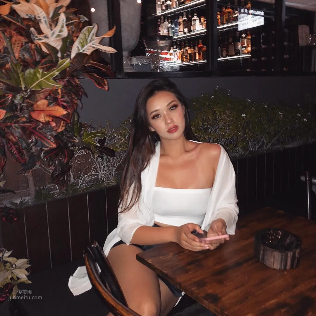 Singapore Internet Celebrity Tessasus Challenges Various Clothing Materials photo 38