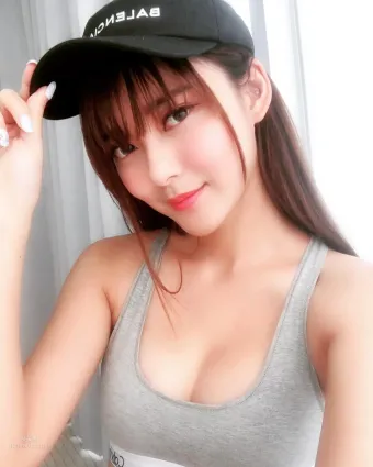 台灣正妹張舒晴 氣質與好身材兼備
