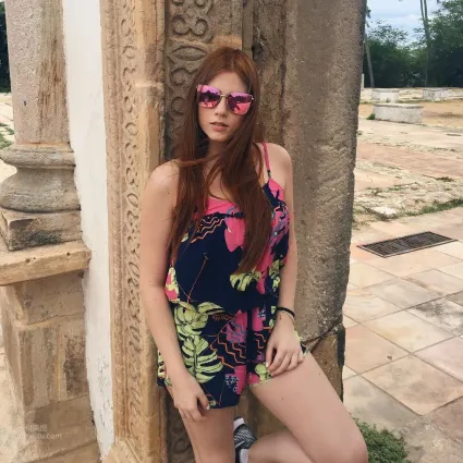 正點大隻馬Flávia Charallo 完美好身材還有絕美臉蛋