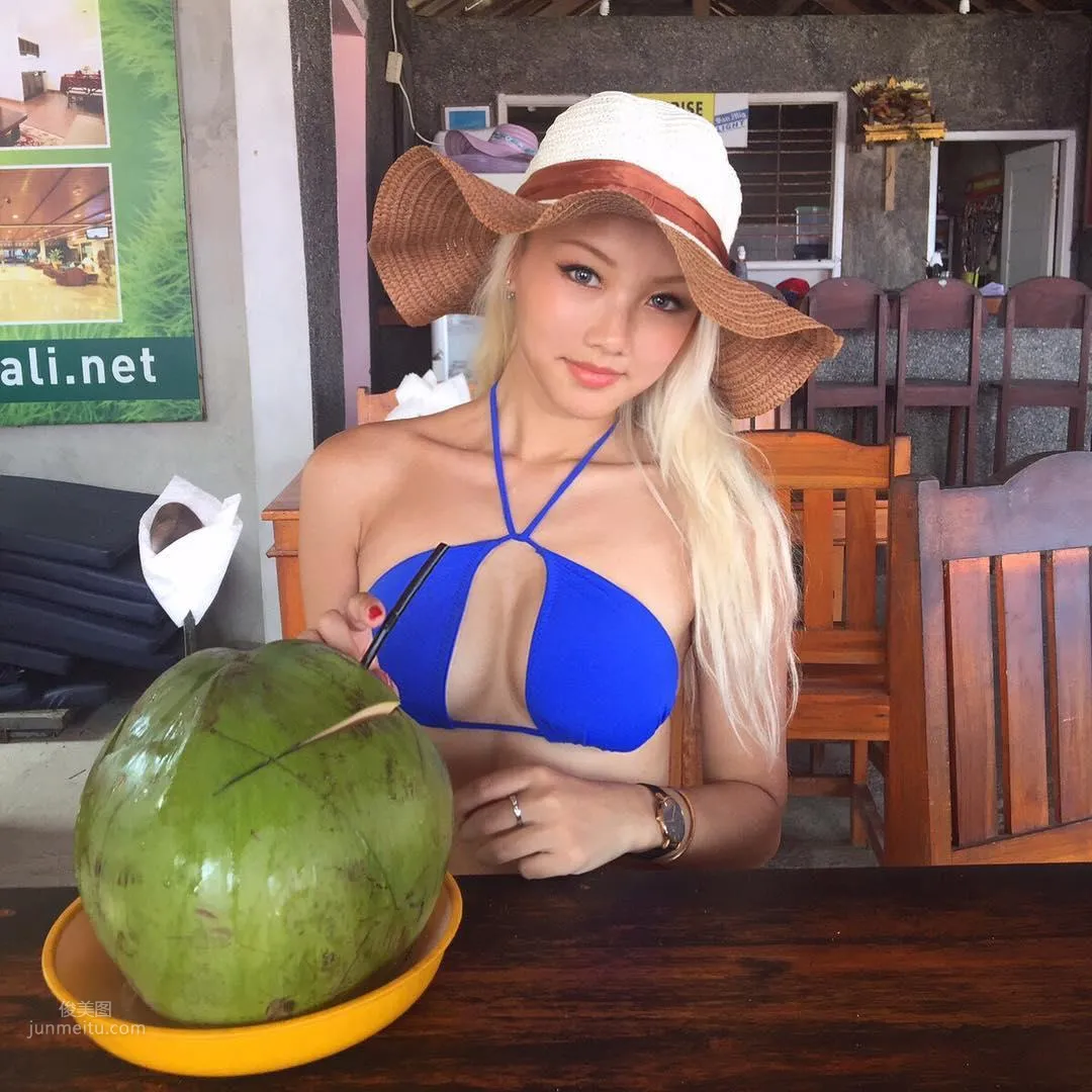 Vyvan Le: Photo Set 2024 photo 47